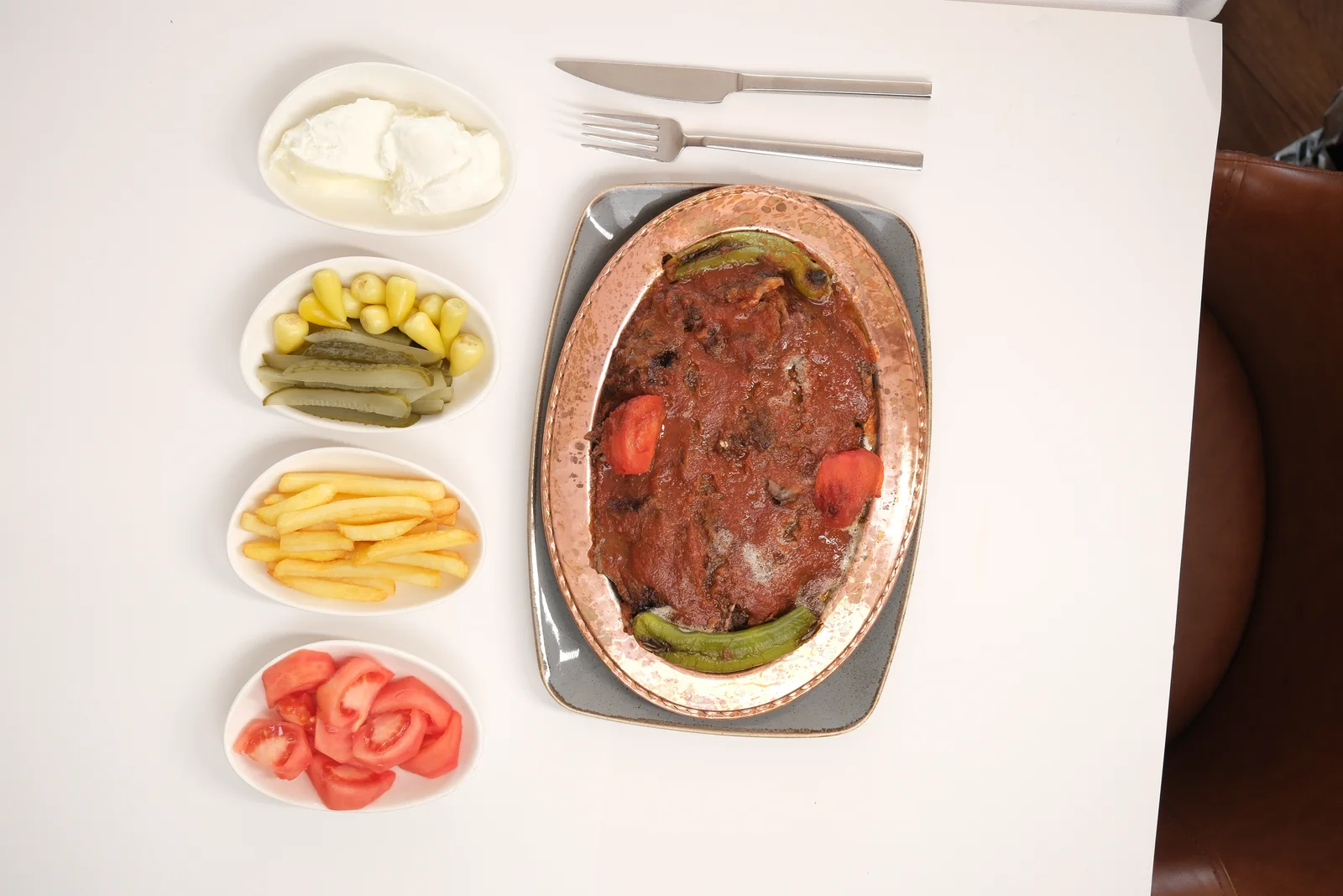 Köşebaşı kebap ve garnitür tabağı