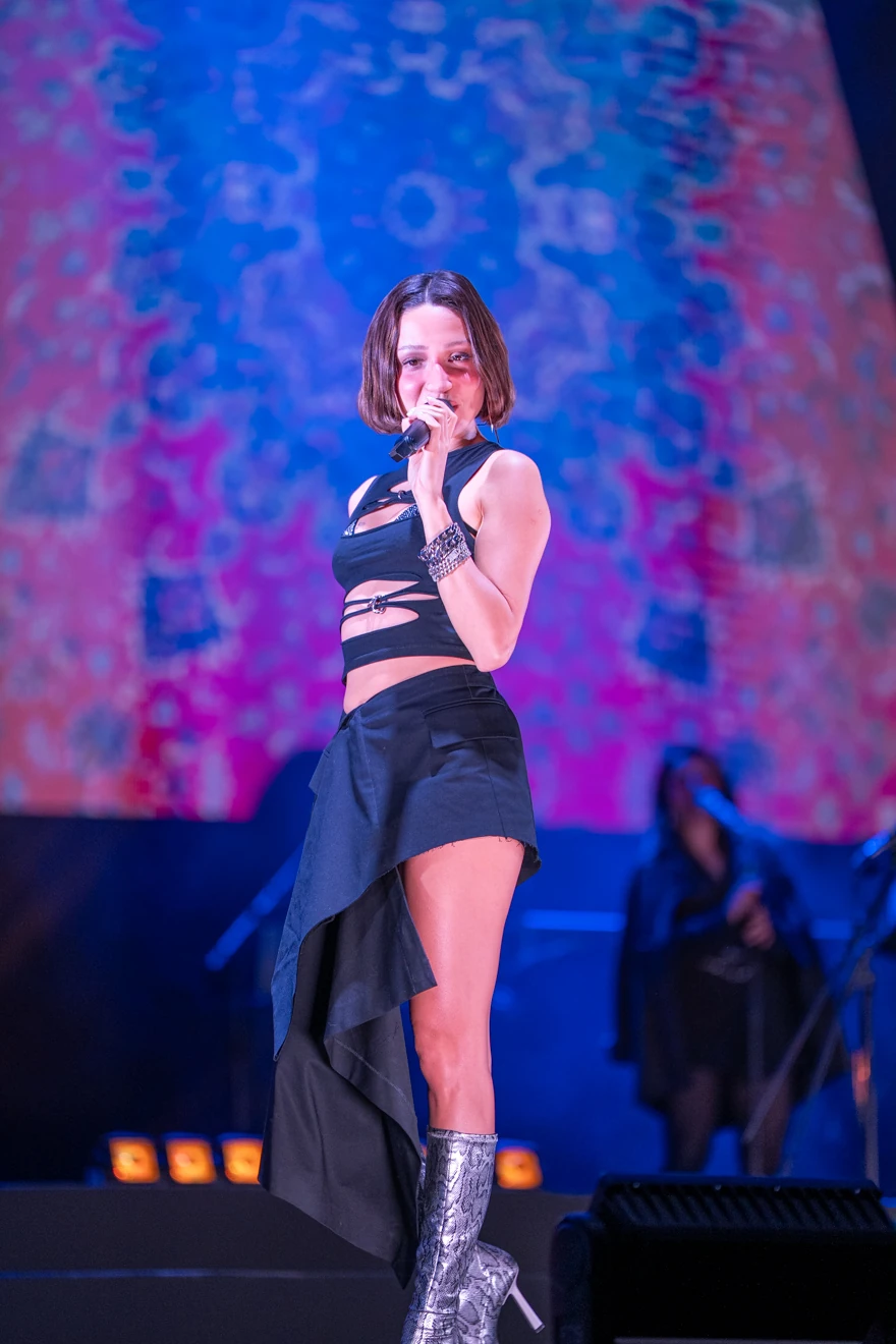 Zeynep Bastık festival sahnesinde