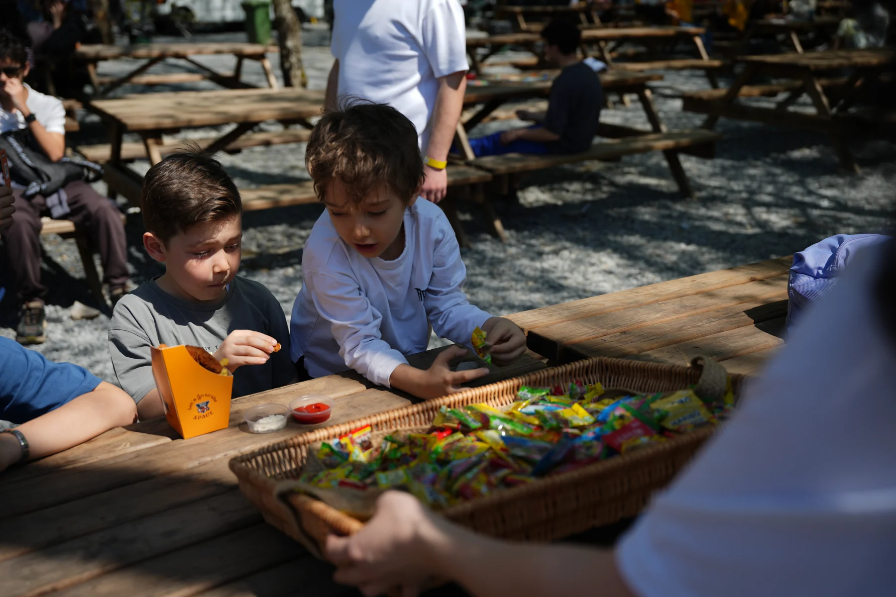 Çocukların katıldığı yaratıcı festival atölyesi